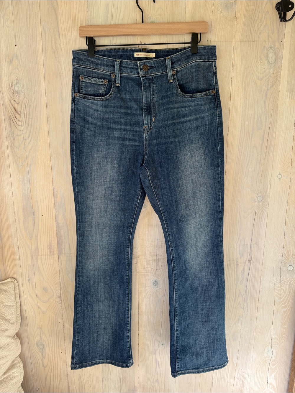 Levi’s High Rise Bootcut Size 31